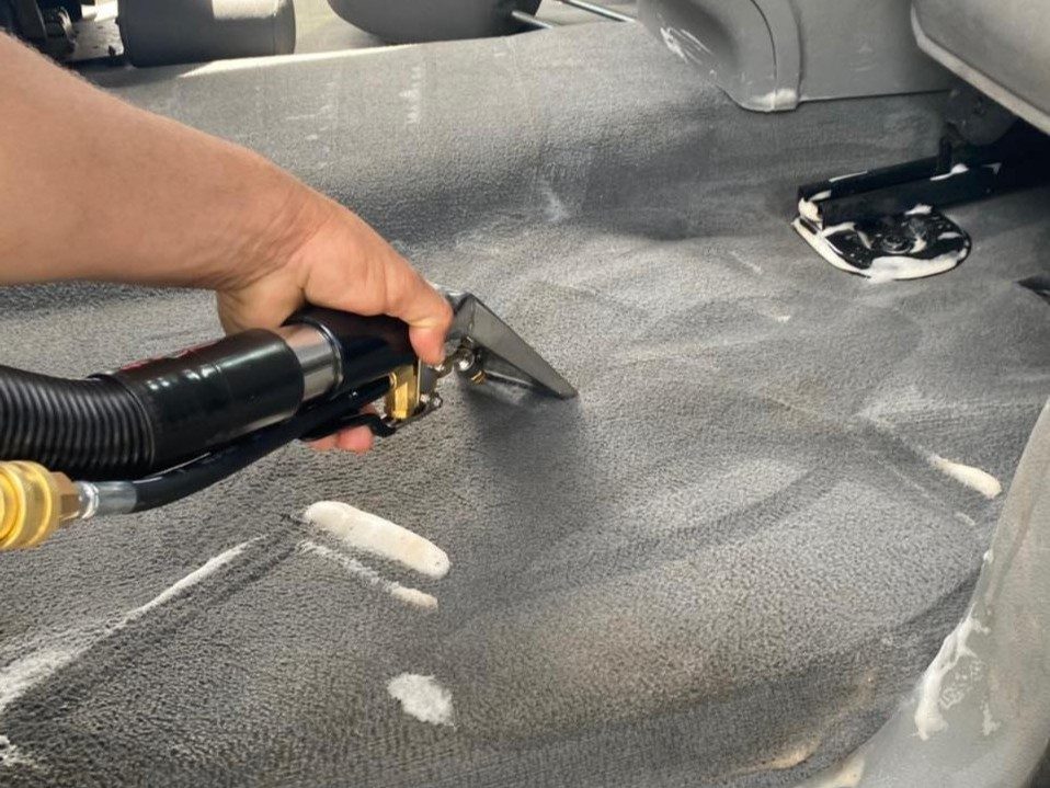 CLEANNEX - Servicio Profesional de Lavado de interiores de auto en Reynosa Mantén el interior de tu auto limpio y desinfectado para prevenir bacterias y alérgenos, asegurando un ambiente saludable y seguro.