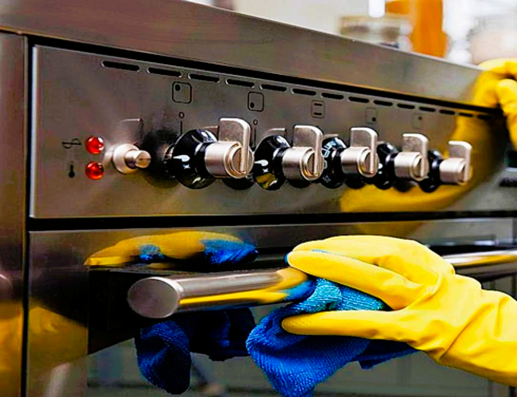 CLEANNEX - Servicio Profesional de Limpieza de cocinas industriales en Reynosa Cocinas industriales impecables: saneamiento profesional para prevenir riesgos y optimizar tu negocio.